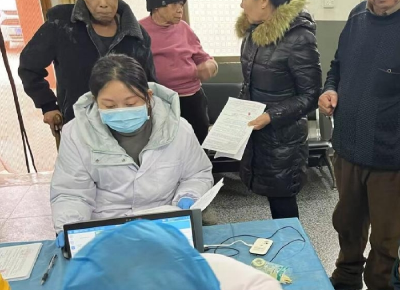 通城县麦市镇：疫苗接种送上门 养老院里显真情