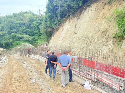 通城县石南镇：深入虎岩下水库修建现场，民生水利工程惠及群众