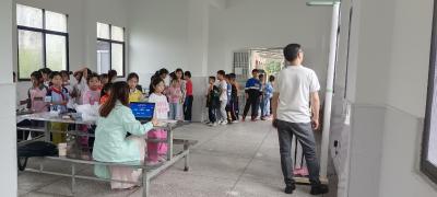 通城县五里镇大坪坳完小：关爱学生健康 体检护航成长